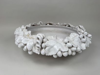 Grande coupe circulaire en céramique blanche...