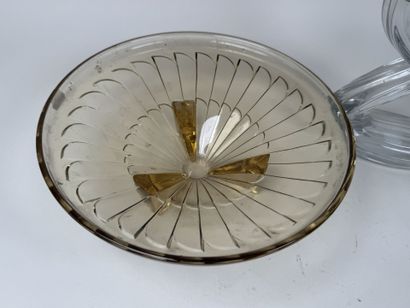 Lot en verre comprenant :
- un bougeoir ou...