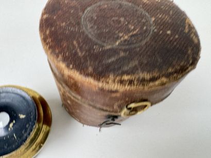 Petite loupe tripode de bureau en laiton...