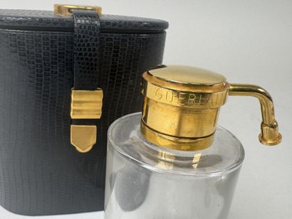 BACCARAT pour GUERLAIN.
Flacon cylindrique...