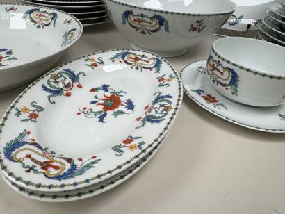 PORCELAINE de PARIS.
Modèle PAVOT.
Importante...