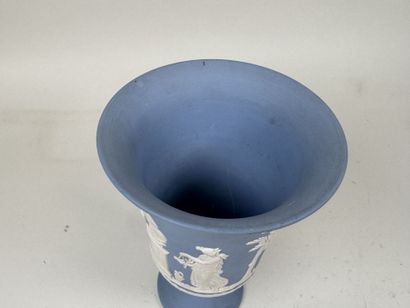WEDGWOOD.
Vase en biscuit de porcelaine dît...