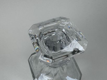 BACCARAT.
Carafe à whisky en cristal taillé.
Estampillée.
H....
