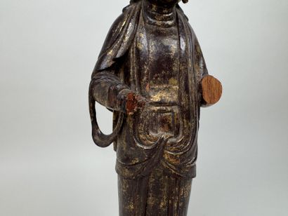 ASIE, XXe.
Personnage debout.
Sujet en bois...