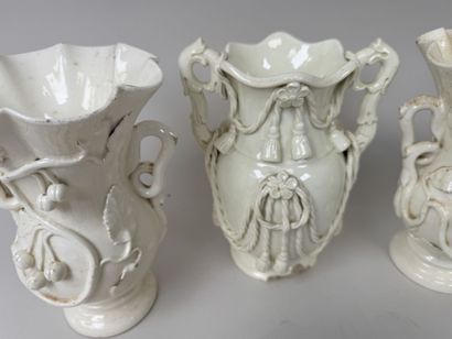 LANGEAIS.
6 pièces de forme en faïence crème...