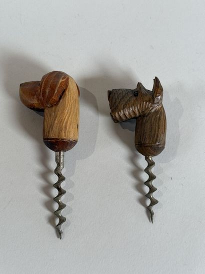 ANRI.
Ensemble de deux tire-bouchons figuratifs...