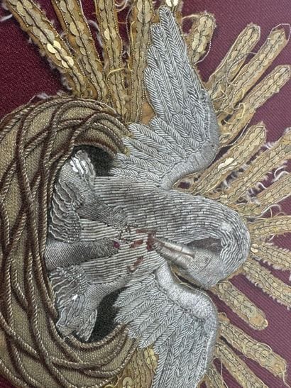 Broderie en cannetille, paillettes et tissu...
