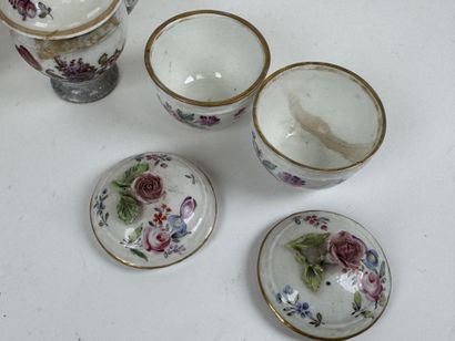 Lot comprenant :
- COPENHAGUE.
Petit vase...