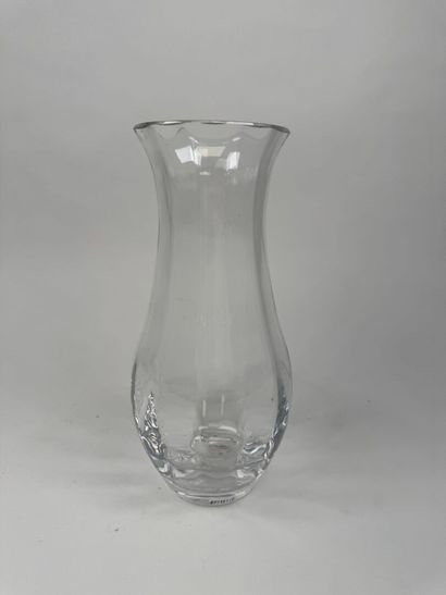 SAINT LOUIS.
Vase de forme balustre en cristal...