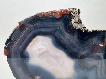 Tranche d'agate.
30 x 23 cm.
Présentée sur...