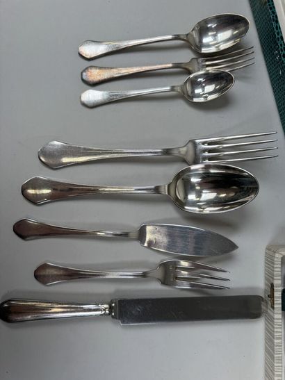 ERCUIS.
Partie de ménagère en métal argenté,...