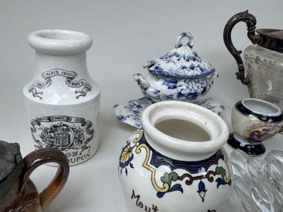Important lot d'objets de vitrine comprenant...