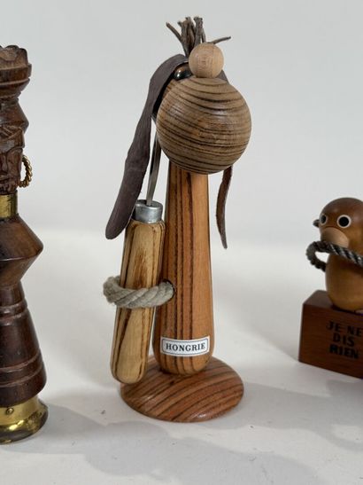 Ensemble de quatre personnages figuratifs...