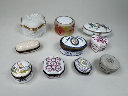 Collection de 10 petites boites ou piluliers...