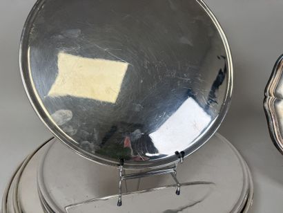 Lot comprenant :
- série de 6 plats ou grandes...