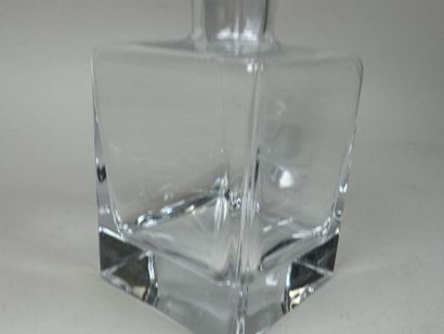 Carafe à whisky en verre moulé et pressé.
H....