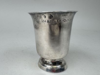 Timbale tulipe en argent, le buvant gravé...