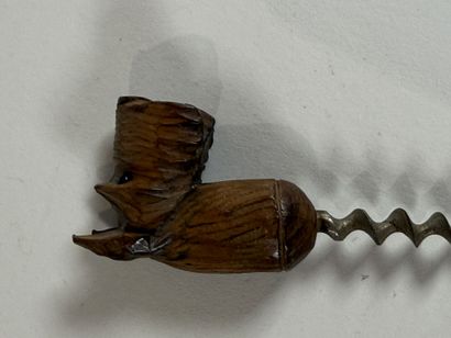 ANRI.
Ensemble de deux tire-bouchons figuratifs...