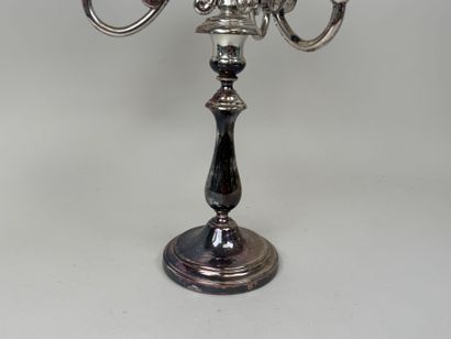 CHRISTOFLE.
Flambeau à 3 bras et 4 lumières...