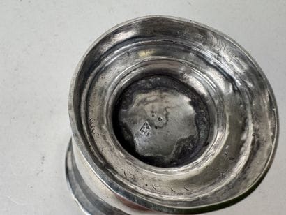 Timbale tulipe en argent, le buvant gravé...