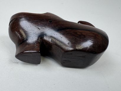 Trois petites tabatières en bois dont une...
