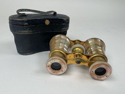 Paire de jumelles de théâtre en laiton et...