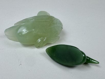 Lot en jade et serpentine comprenant deux...