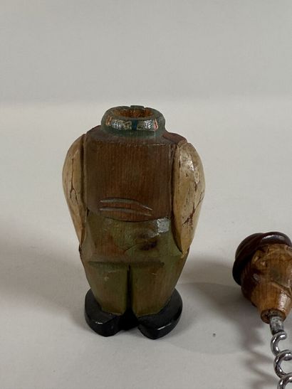 ANRI.
Personnage caricatural en bois sculpté...