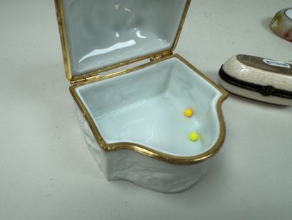 Collection de 10 petites boites ou piluliers...