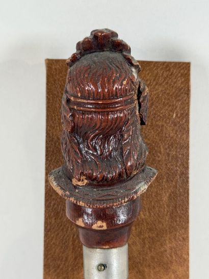 SYROCO. 
Tire-bouchon figuratif en bois monochrome...