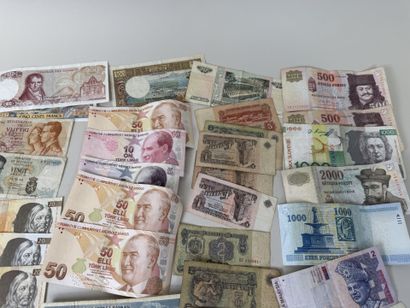 Collection de billets de banque monde.
Environ...