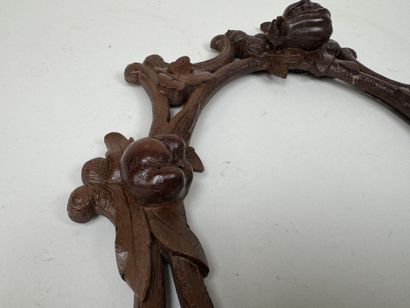 Encadrement en bois ajouré et sculpté à décor...