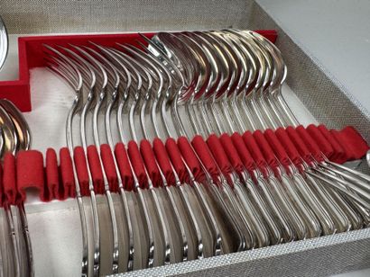 Partie de ménagère en métal argenté, modèle...
