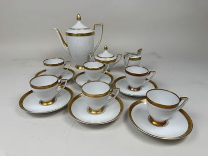 HEINRICH.
Partie de service à café en porcelaine...