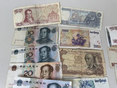 Collection de billets de banque monde.
Environ...