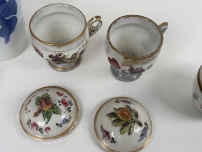 Lot comprenant :
- COPENHAGUE.
Petit vase...