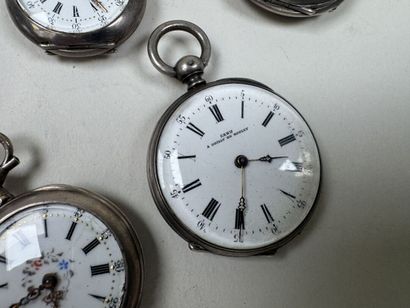 Collection de 9 montres de col en argent...