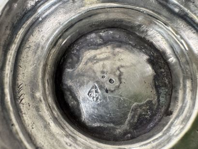 Timbale tulipe en argent, le buvant gravé...