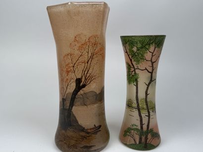 Deux vases en verre coloré à décor peint...