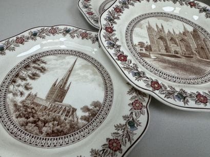 WEDGWOOD.
Série de onze assiettes en faïence...