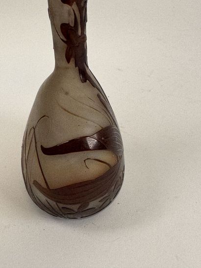 Émile GALLÉ (1846-1904).
Petit vase en verre...