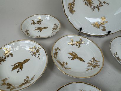 L. BERNARDAUD & Cie Limoges.
Partie de service...