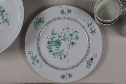 BERNARDAUD & Cie. à Limoges.
Modèle PEKIN.
Partie...