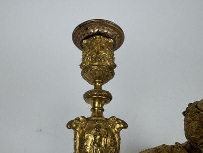 Paire de petits flambeaux en bronze doré...