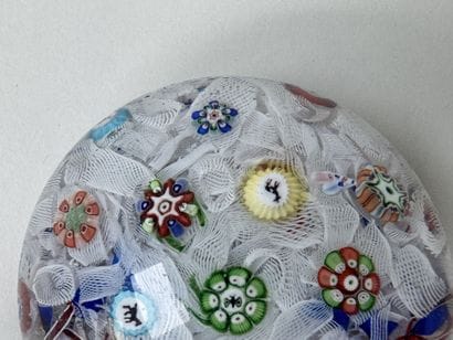BACCARAT.
Boule presse-papiers en cristal...