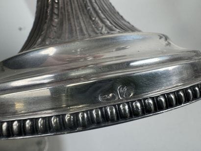 Paire de flambeaux en argent étranger à 4...