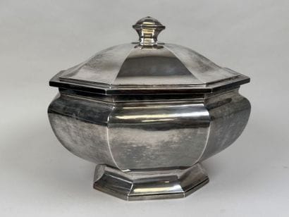 Grande soupière couverte en argent 950/1000,...