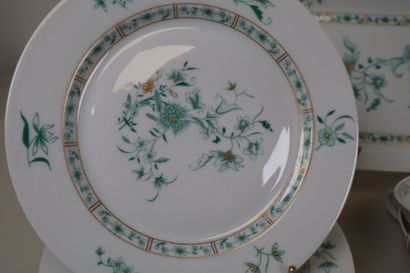 BERNARDAUD & Cie. à Limoges.
Modèle PEKIN.
Partie...