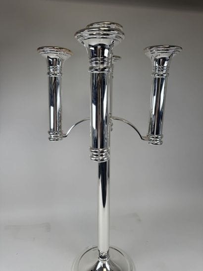 H.R.W. FINK.
Important flambeau ou porte-cierges...