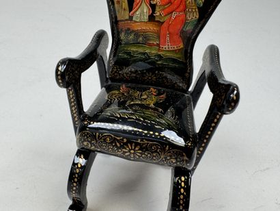 RUSSIE, École de Palekh, dans le goût de.
Fauteuil...